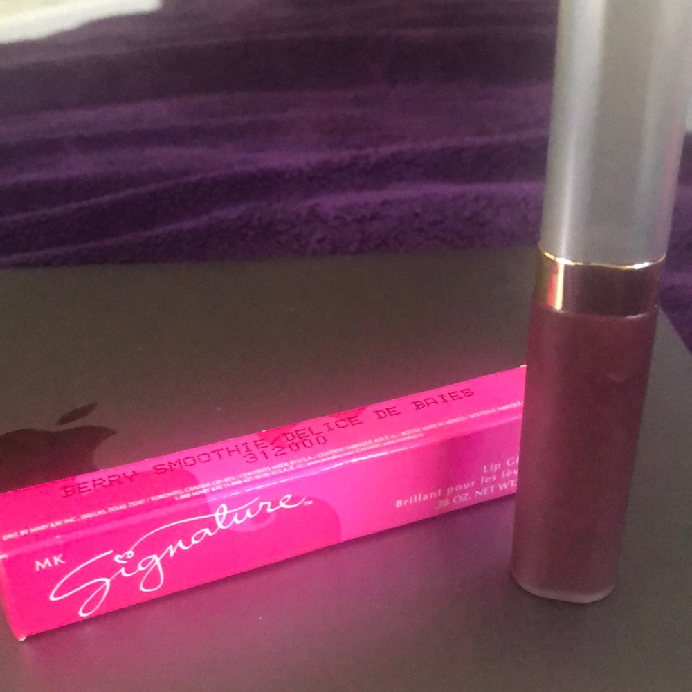 Mary Kay lip gloss in Berry Smoothie. New.